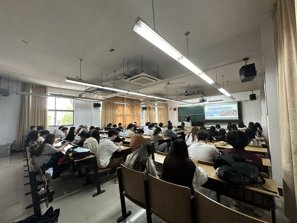 一竞技官网 一竞技科技集团在南京邮电大学通达学院举办讲座